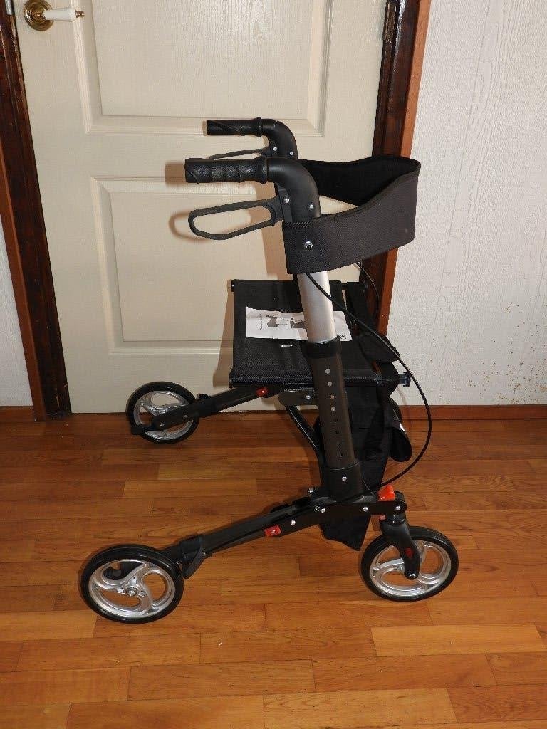 rollator lichtgewicht met tas Z.G.A.N, Ophalen, Lichtgewicht, Zo goed als nieuw