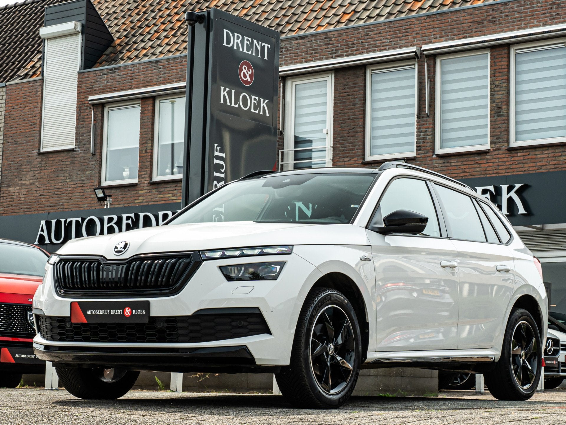 Skoda Kamiq 1.0 TSI Sport Monte Carlo PANO MATRIX LED AMUNDS, Stof, Gebruikt, Euro 6, Wit