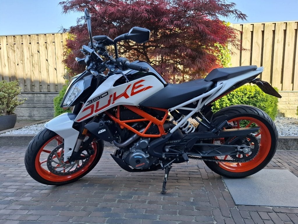 KTM 390 Duke ABS | Navigatie | Verlaagd | Akrapovič uitlaat, Gebruikt, Particulier, 373 cc, Minimaal motorrijbewijs A2