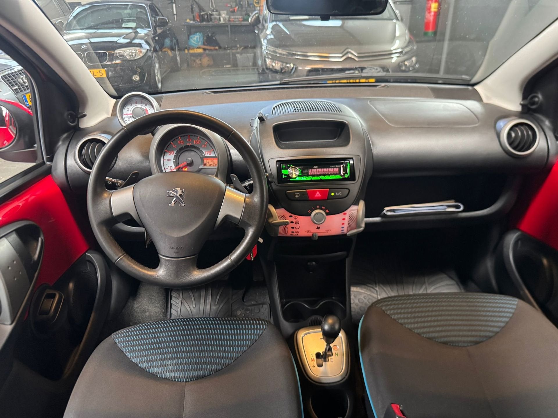 Peugeot 107 1.0 Active AUT|AIRCO|ELEK.RAMEN|APK|, Auto's, Stof, Gebruikt, Zwart, 4 stoelen