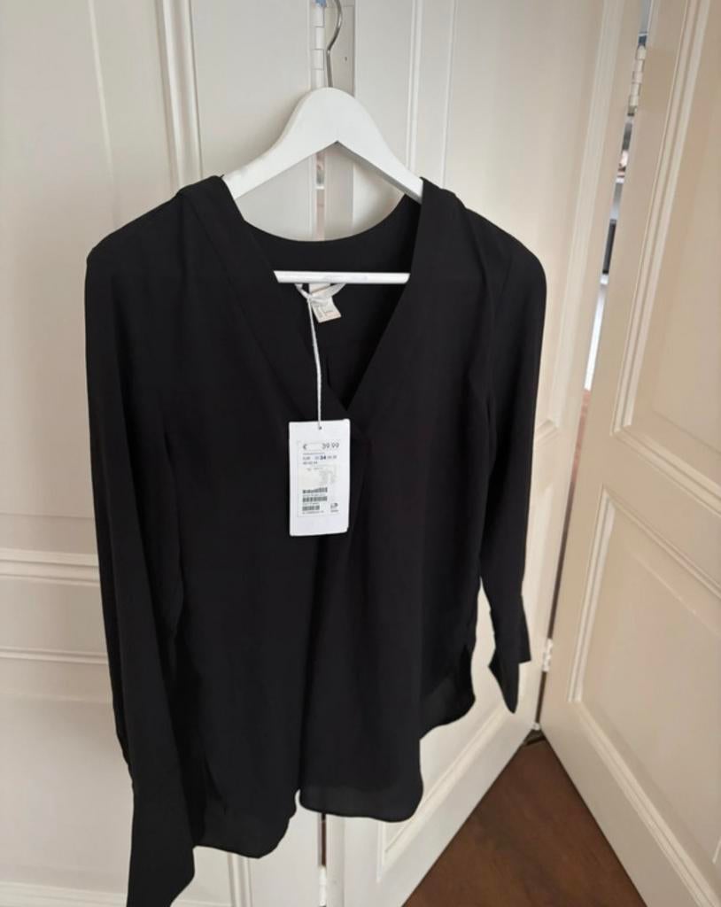 H&M zwarte blouse, zwarte top met diepe V hals, maat S/M, Ophalen of Verzenden, Nieuw, Maat 34 (XS) of kleiner, Zwart