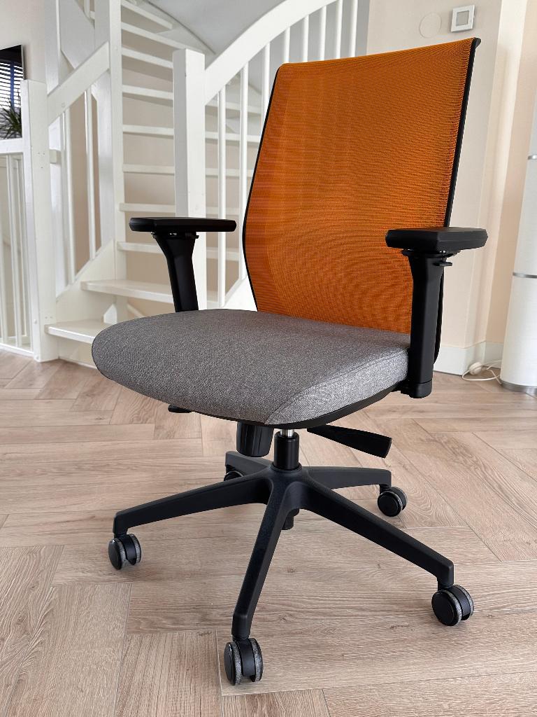 Oranje moderne bureaustoel - 175 Eur, Huis en Inrichting, Ophalen, Oranje, Zo goed als nieuw, Bureaustoel