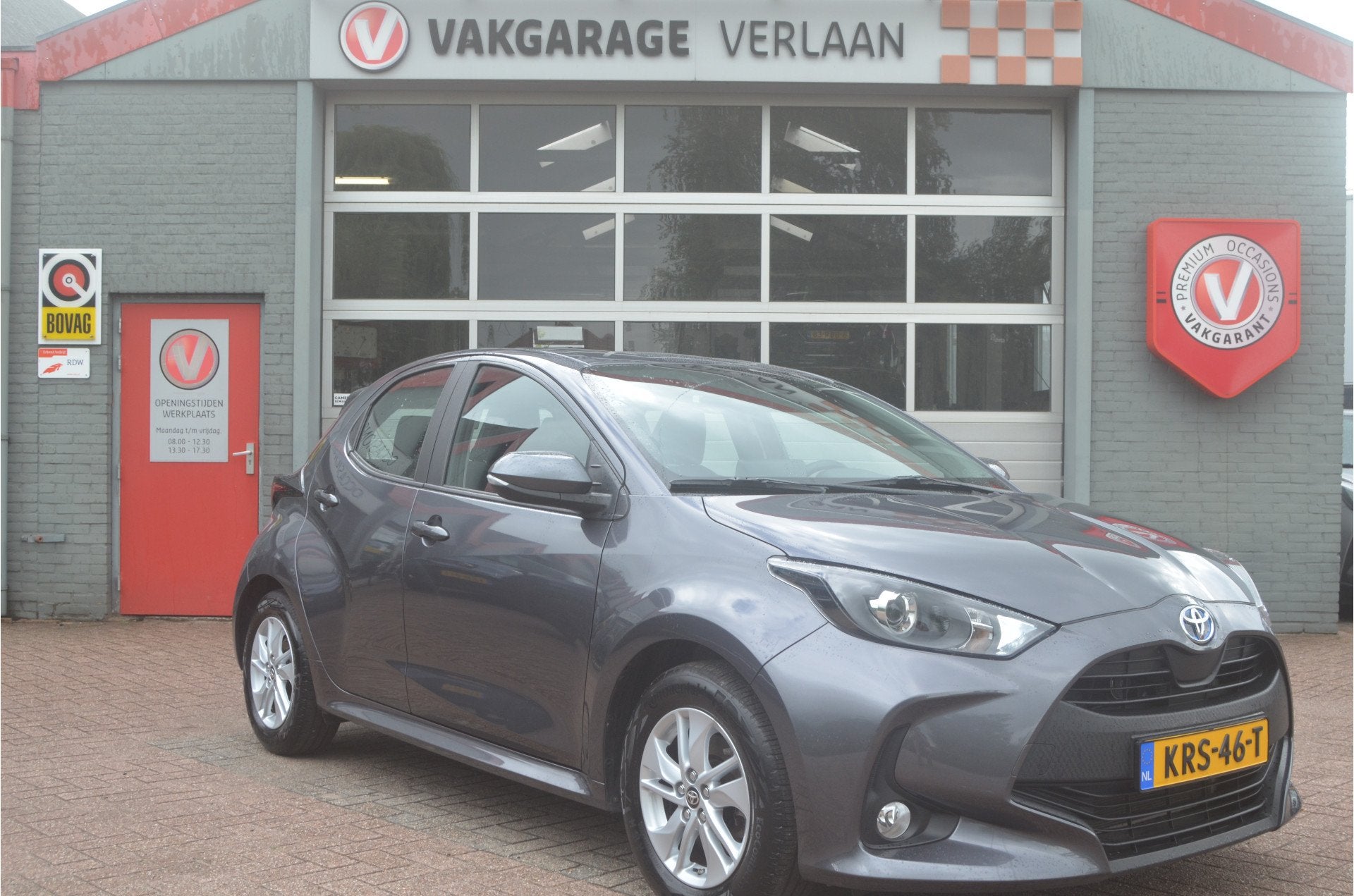 Toyota Yaris 1.5 Hybrid 115 L.M. velgen, camera, gar., Auto's, 12 maanden, 450 kg, Gebruikt, Euro 6