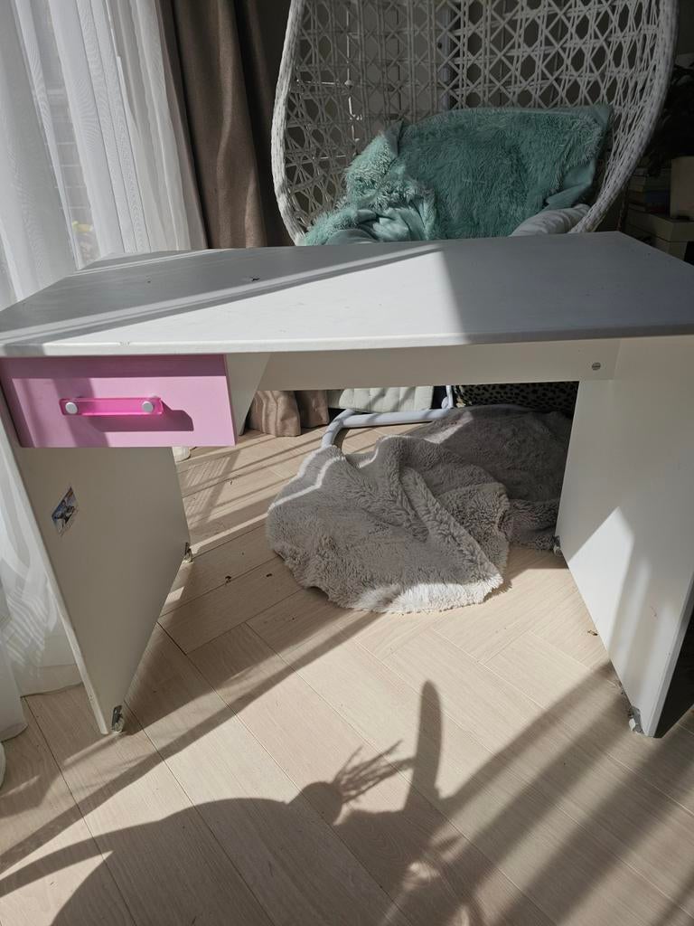 Wit meisjesbureau met roze lade - gebruikt, Huis en Inrichting, Bureaus, Ophalen, Gebruikt, Met lades, Kinderbureau
