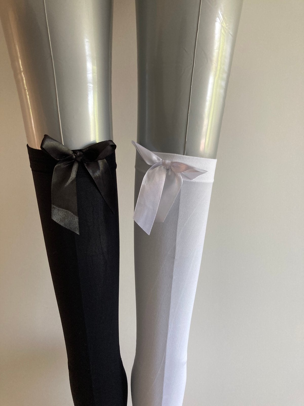 Lange over de knie kousen met strik, Verzenden, Zwart