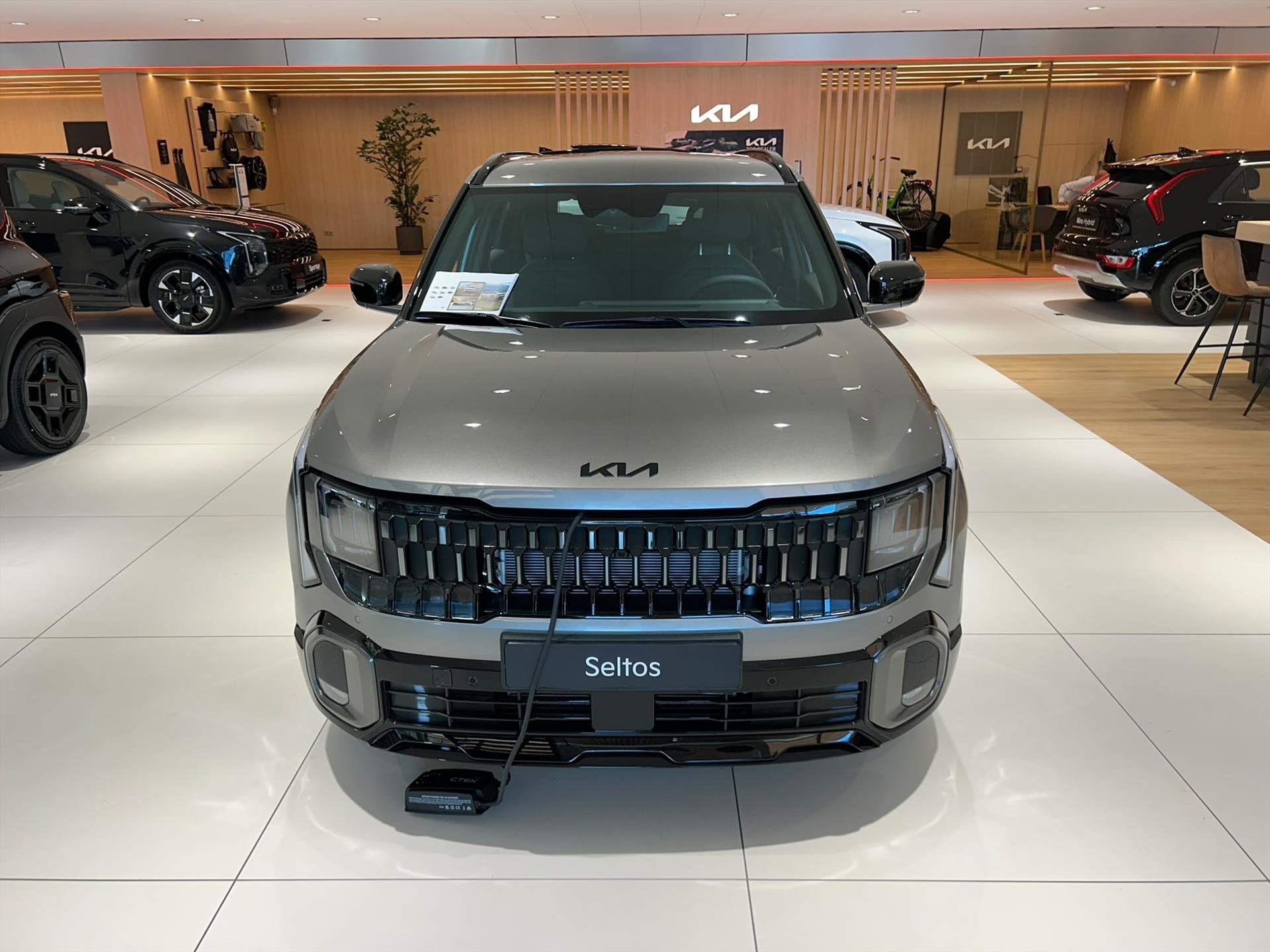 KIA Seltos 1.6 T-GDi 180pk DCT6 X-Line Demo Edition, Auto's, Automaat, Gebruikt, 4 cilinders, Bedrijf
