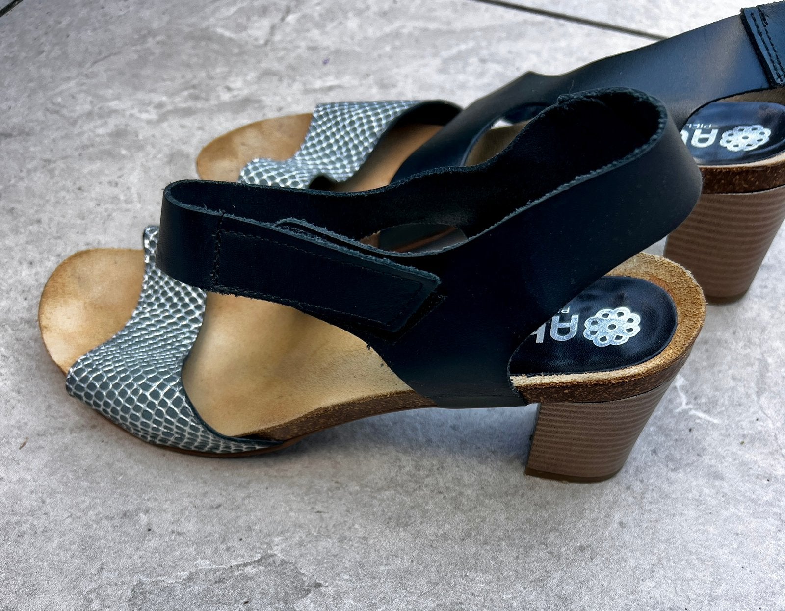 Leuke sandaal met hakje, Zwart, Zo goed als nieuw, Sandalen of Muiltjes, Ophalen of Verzenden