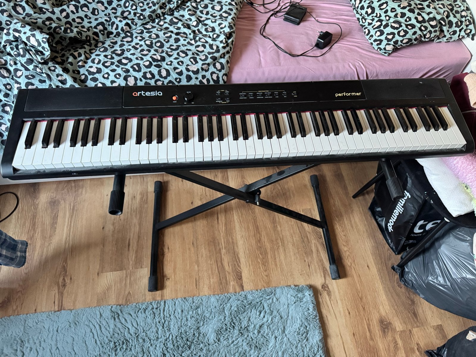 Artesia Performer Digitale Piano met Standaard en Pedaal, Overige merken, 88 toetsen, Ophalen of Verzenden, Zo goed als nieuw