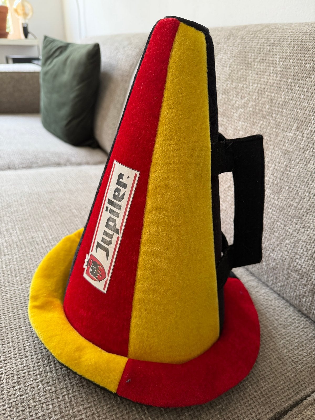 Jupiler Supportershoed - Rood/Geel hoed muts belgie, Ophalen of Verzenden, Zo goed als nieuw, One size fits all, Hoed