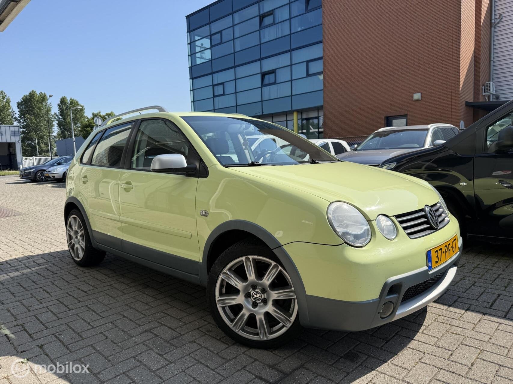 Volkswagen Polo 1.4-16V FUN nw apk nw allseason bandeb, Auto's, Volkswagen, Voorwielaandrijving, Gebruikt, 4 cilinders, 1081 kg