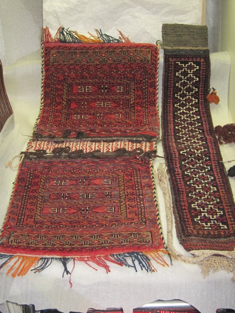 Perzisch Turkmeen zadelzak en streep tapijt handgeknoopt, Antiek en Kunst, Antiek | Kleden en Textiel, Ophalen