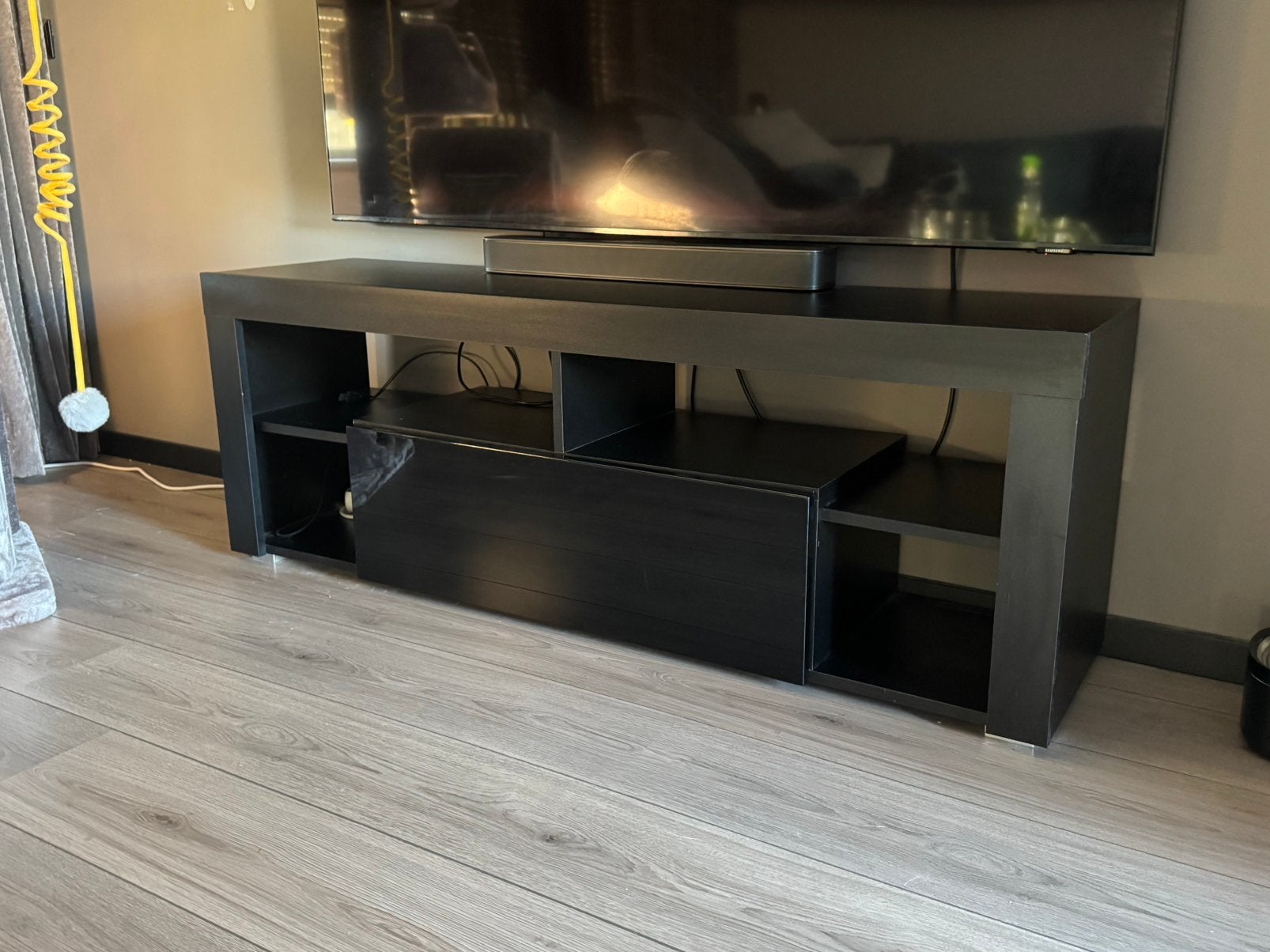 Stijlvol TV meubel zwart - 140x35x50, 100 tot 150 cm, Ophalen of Verzenden, Zo goed als nieuw, Minder dan 100 cm