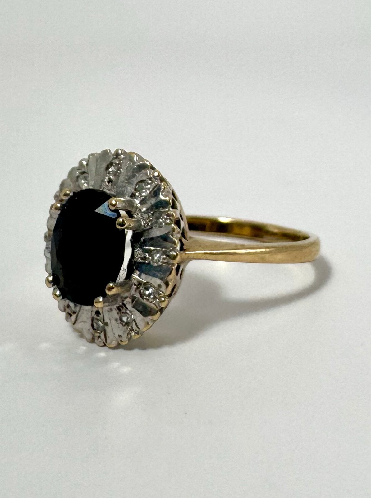 9 Karaat Vintage Ring met Saffier en Diamant, Sieraden, Tassen en Uiterlijk, Ringen, Gebruikt, 17 tot 18, Met edelsteen, Dame
