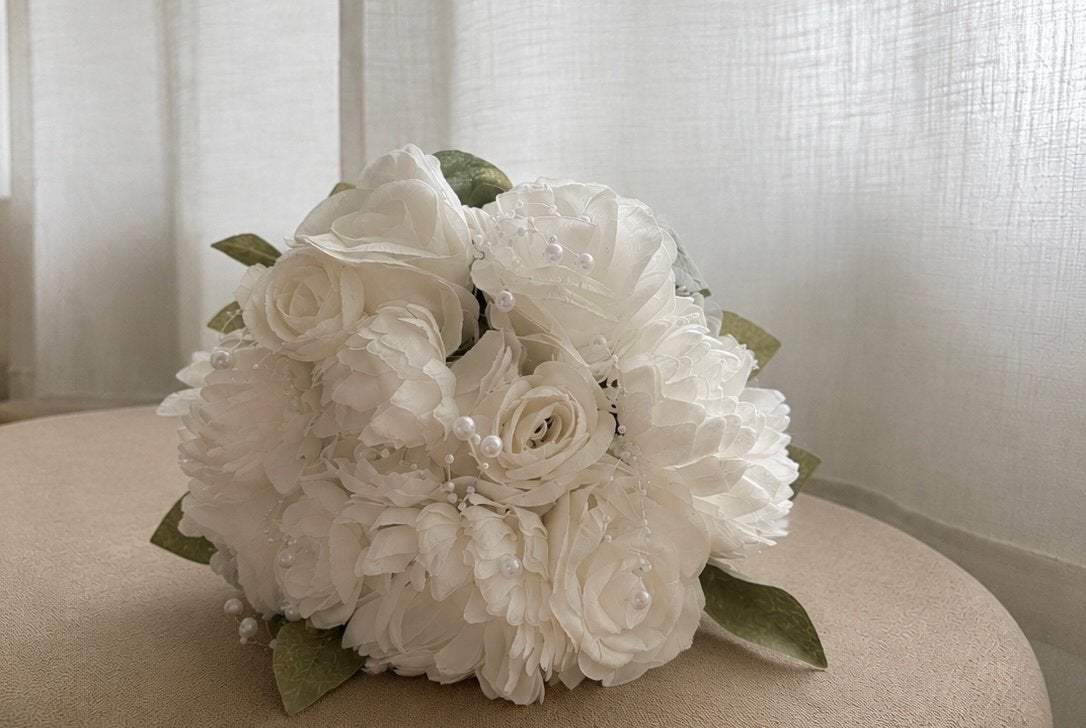 Bruidsboeket met parels - Kunstbloemen - Wit, Ophalen of Verzenden, Nieuw, Wit, Accessoires