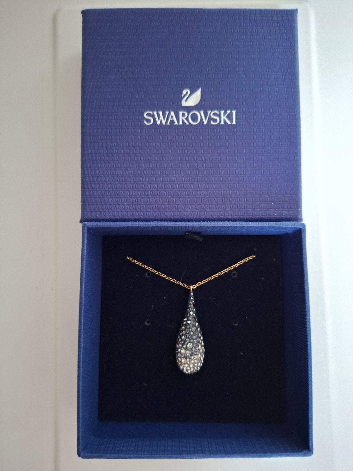 Swarovski ketting met hanger, druppelvorm, goudkleurig, Overige materialen, Ophalen of Verzenden, Zo goed als nieuw, Met kristal