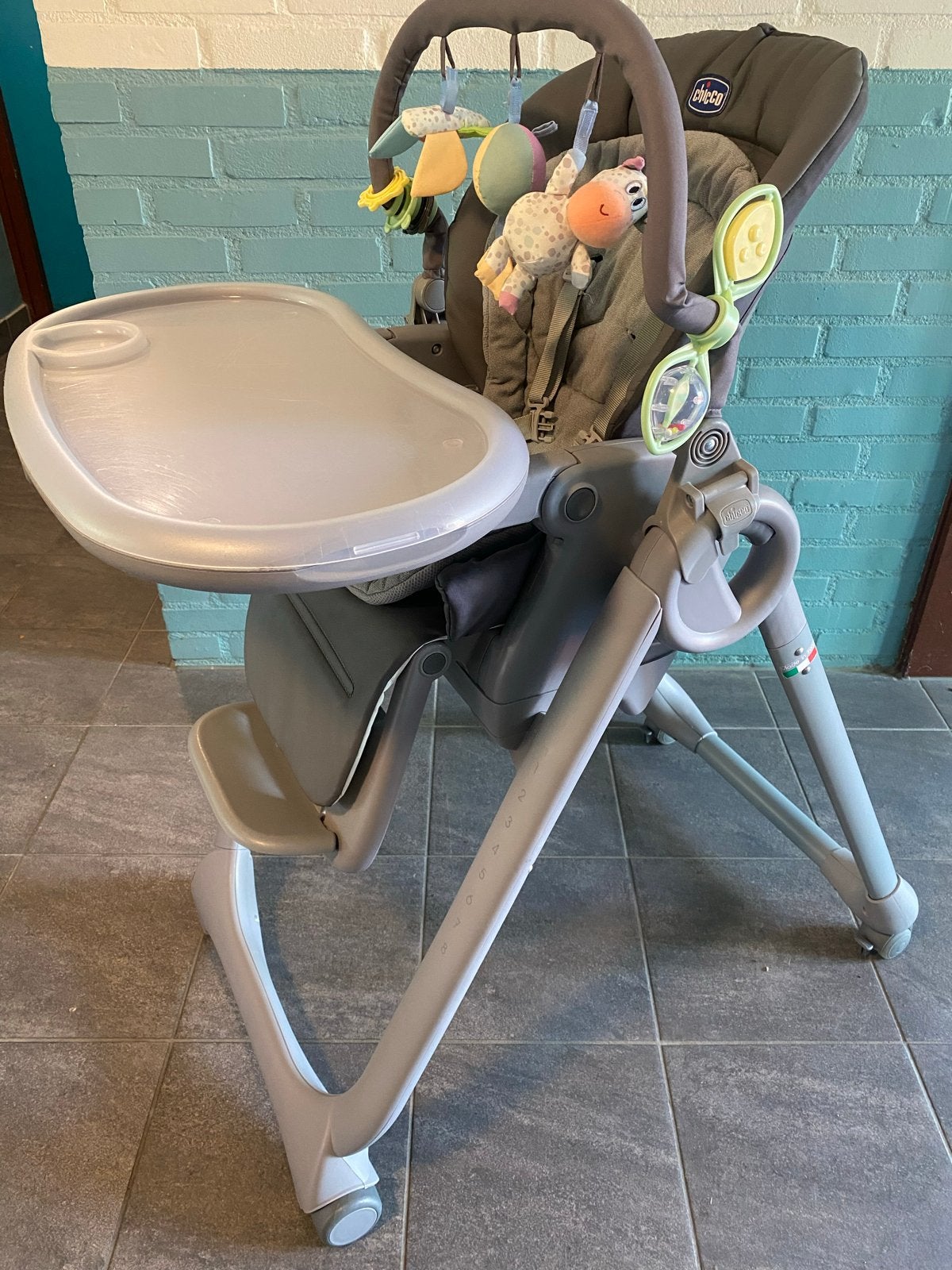 Chicco Polly Magic Relax kinderstoel met speelboog, Kinderen en Baby's, Kinderstoelen, Ophalen, Gebruikt, Meegroeistoel, Afneembaar eetblad