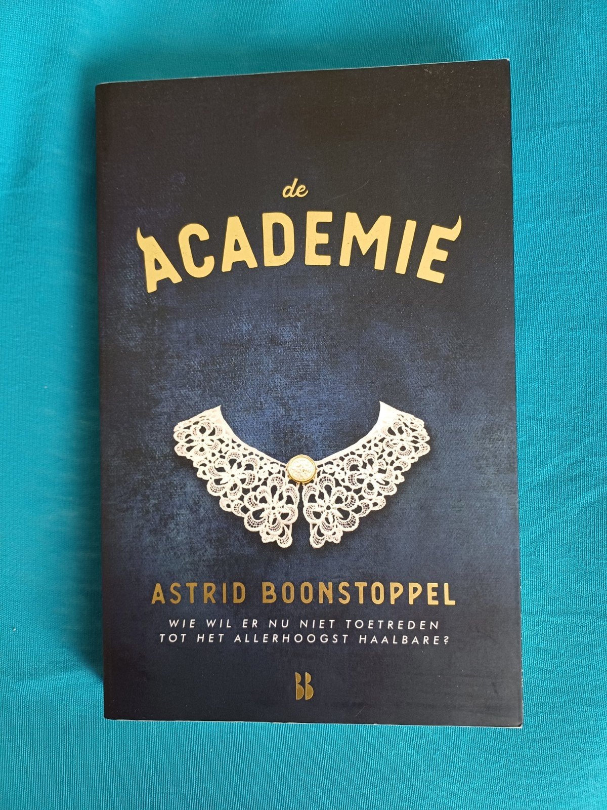 De Academie, Ophalen, Zo goed als nieuw