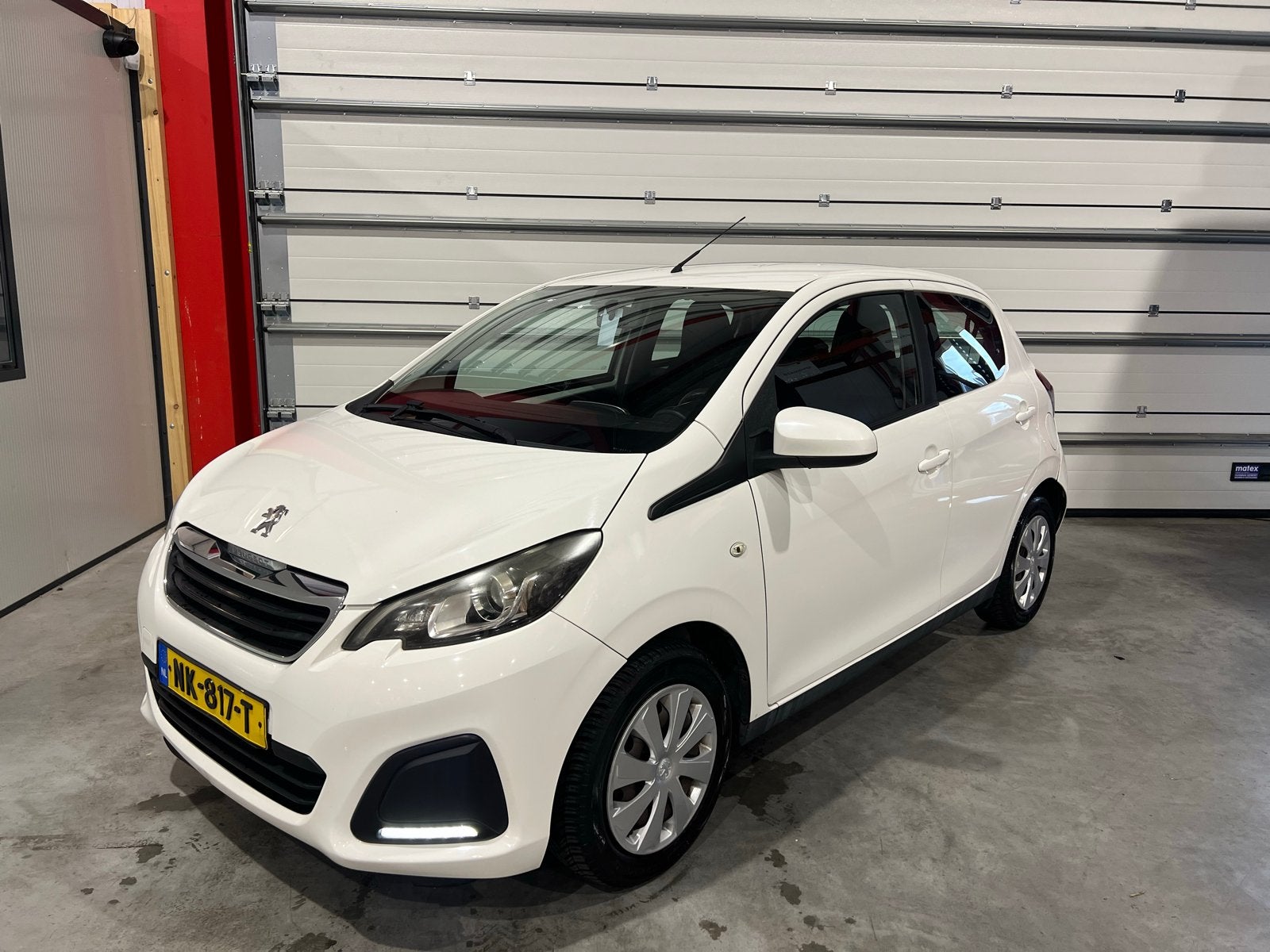 2015 Peugeot 108 1.0 benzine 5DR  Wit/Airco (195.802km), Auto's, Voorwielaandrijving, Stof, 4 stoelen, Wit