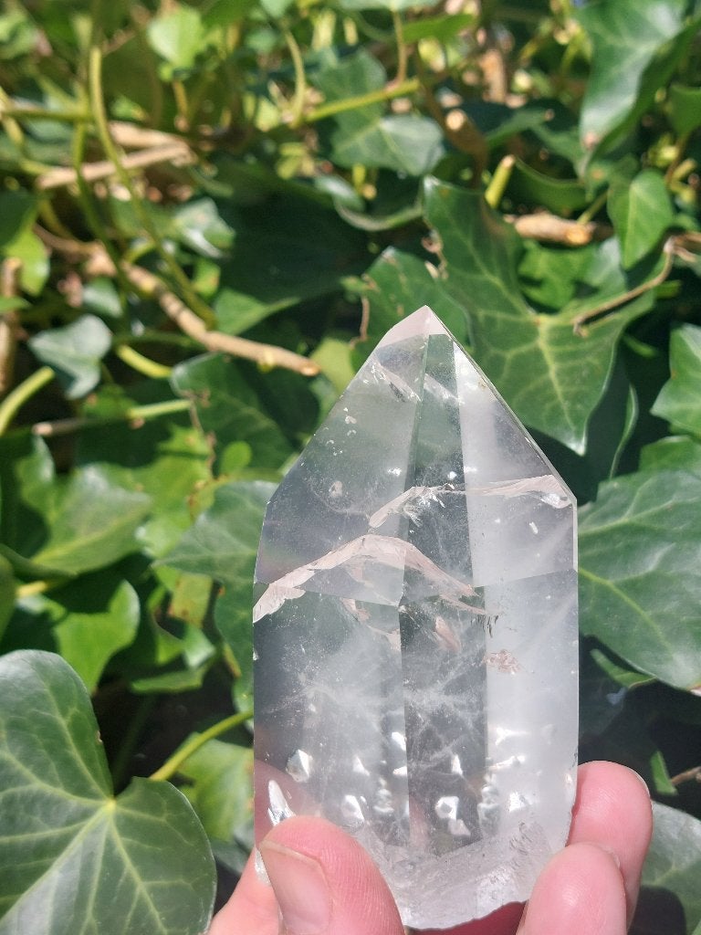 Grote bergkristal punt uit Brazilië met groeifantoom, Verzamelen, Mineralen en Fossielen, Ophalen of Verzenden, Mineraal