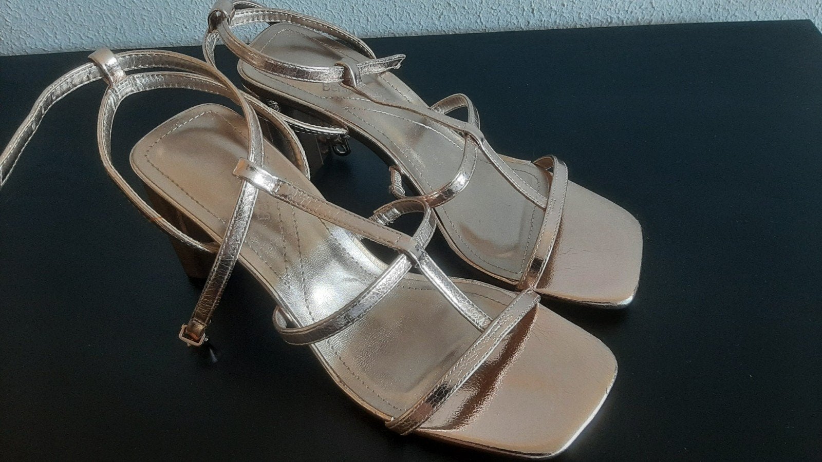 Gedragen gouden sandalen met hak maat 36, Ophalen of Verzenden, Zo goed als nieuw, Overige kleuren, Sandalen of Muiltjes