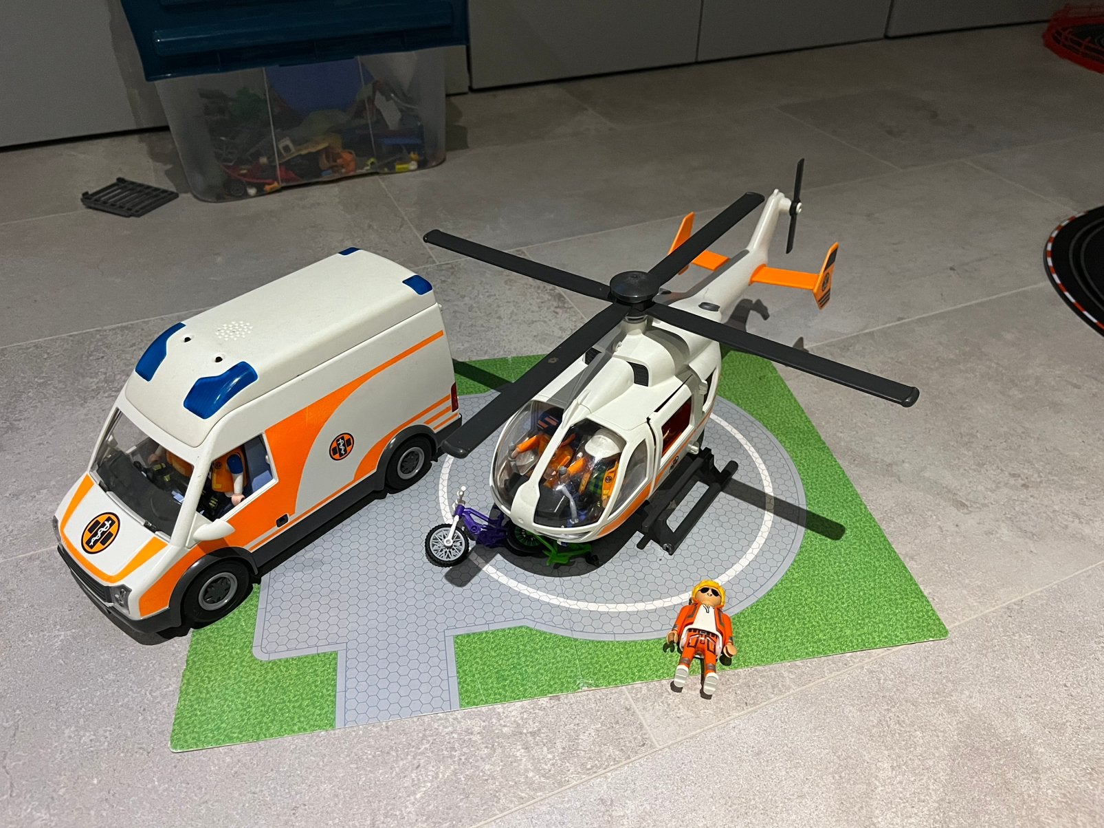 Playmobil City Life Rescue Ambulance + helikopter & extra, Kinderen en Baby's, Ophalen of Verzenden, Zo goed als nieuw