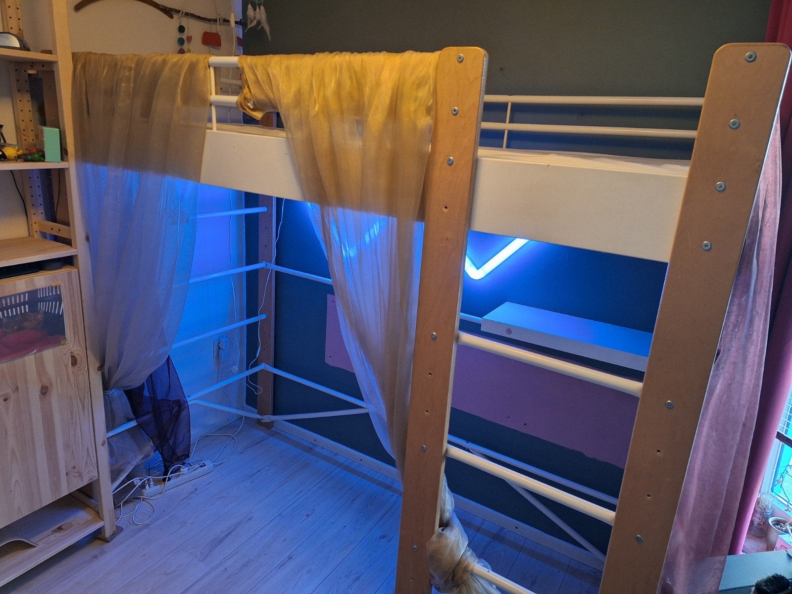 Ikea Lo Hoogslaper 90x200 cm - Ruimtebesparend Bed, Gebruikt, Eenpersoons, Ophalen of Verzenden, 200 cm