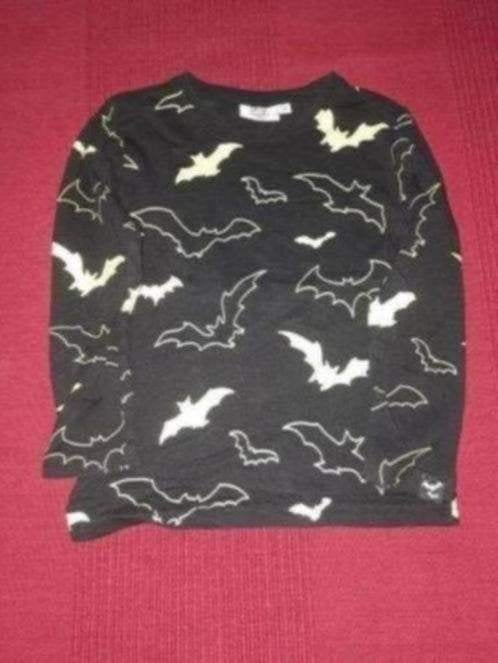Longsleeve met vleermuizen maat 116, Ophalen of Verzenden, Zo goed als nieuw, Jongen, Shirt of Longsleeve
