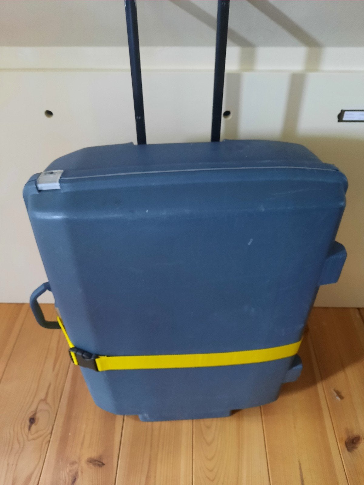 Stevige koffer met wieltjes en uitschuifbare handgreep, Wieltjes, Gebruikt, Hard kunststof, 35 tot 45 cm