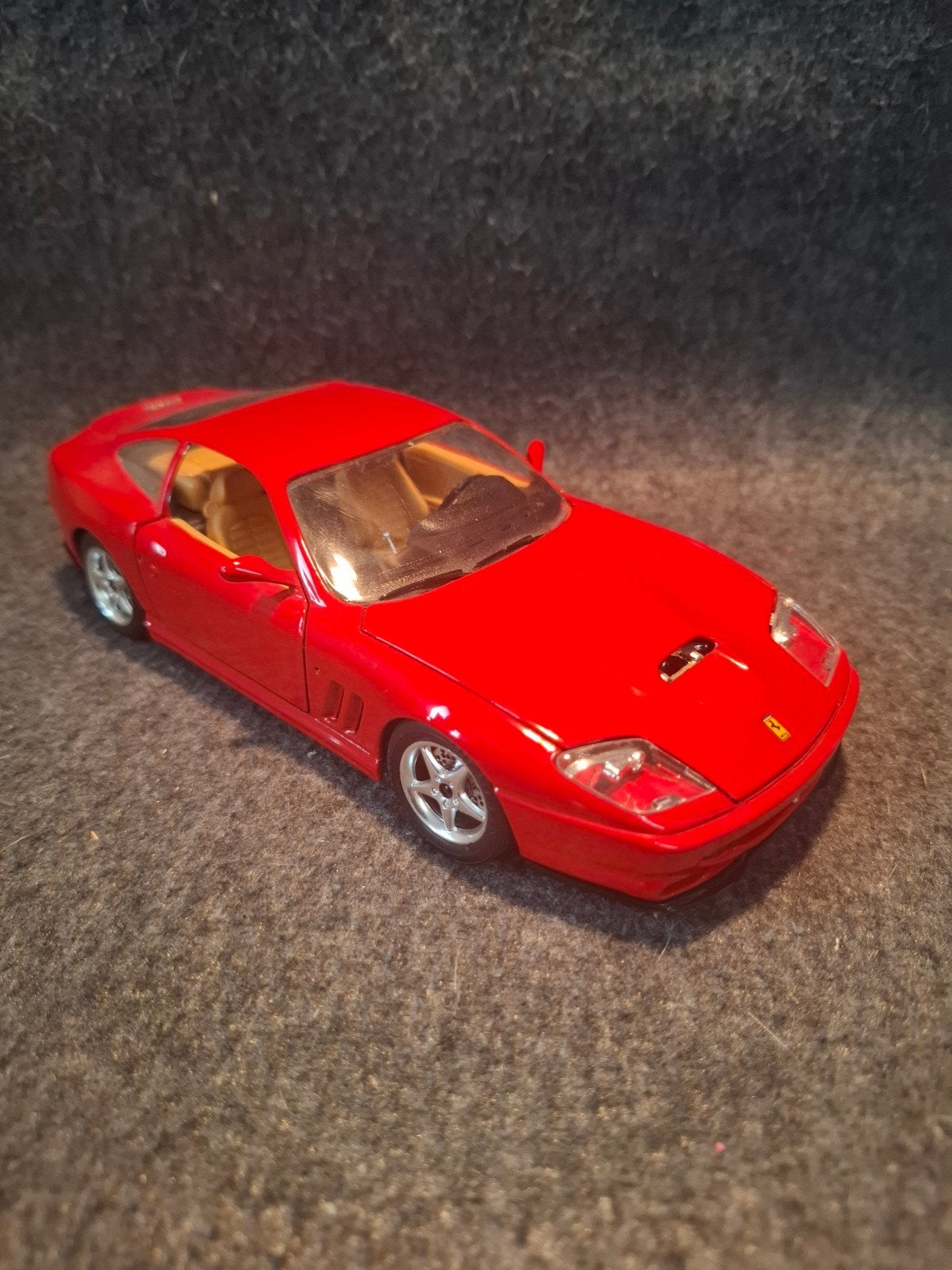FERARRI  550 MARANELLO, Ophalen of Verzenden, Zo goed als nieuw, Auto, Bburago