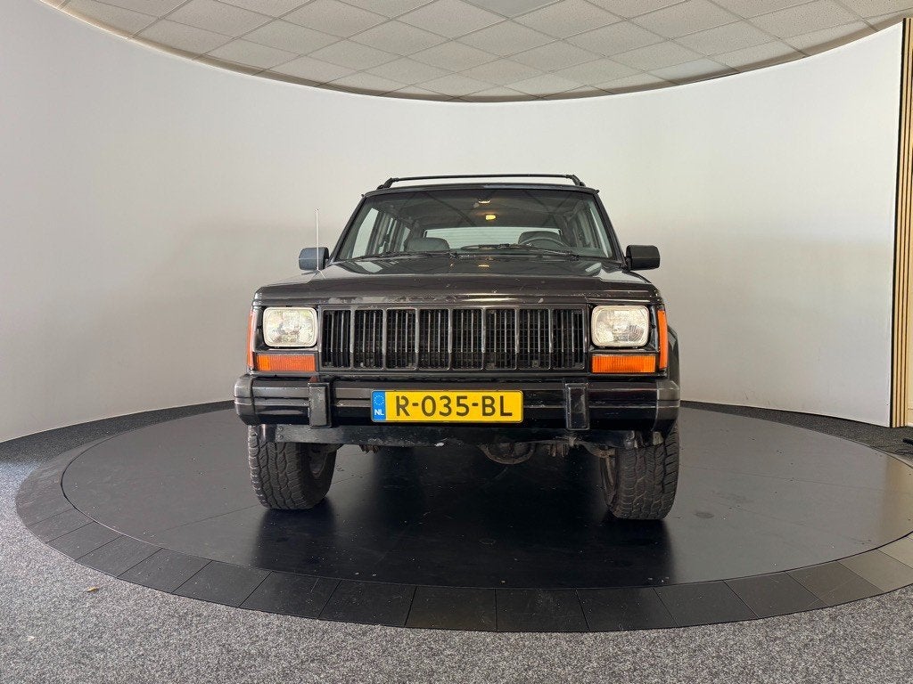 Jeep CHEROKEE 4.0I SE, Auto's, Automaat, Gebruikt, 1435 kg, Zwart
