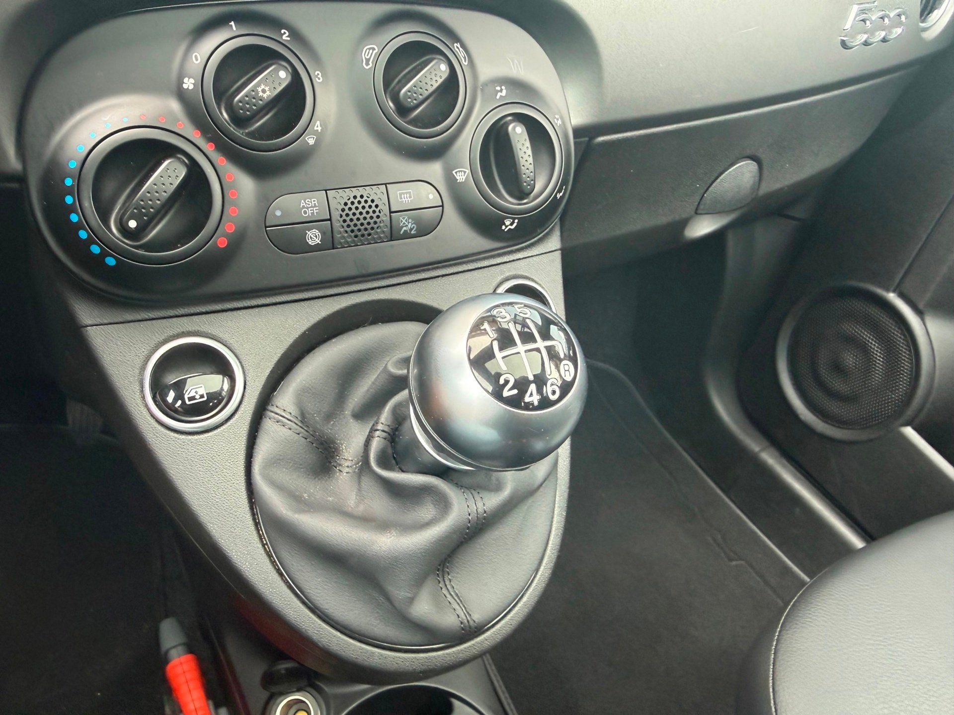 Fiat 500 1.0 Hybrid Rockstar - Media Apple/Android - Panodak, Auto's, Fiat, Voorwielaandrijving, 4 stoelen, Leder en Stof, Zwart
