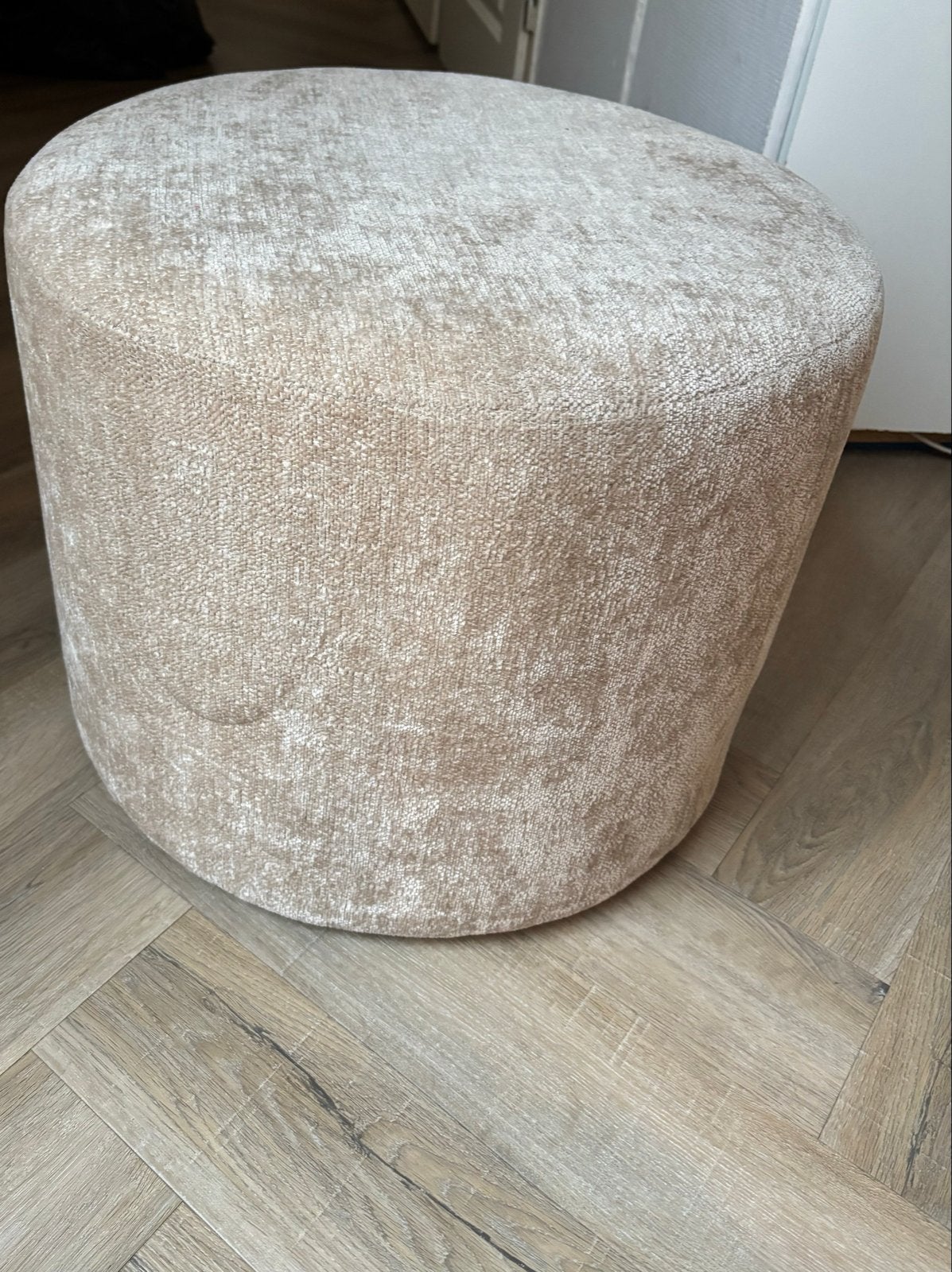 Creme kleurige poef - Zo goed als nieuw, Huis en Inrichting, Ophalen, Zo goed als nieuw, Rond, Stof