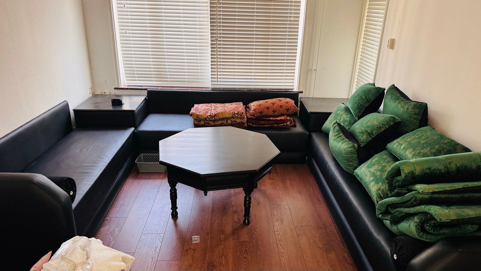 Marokkaanse salonbank met salontafel, Gebruikt, Hoekbank, 300 cm of meer, 75 tot 100 cm