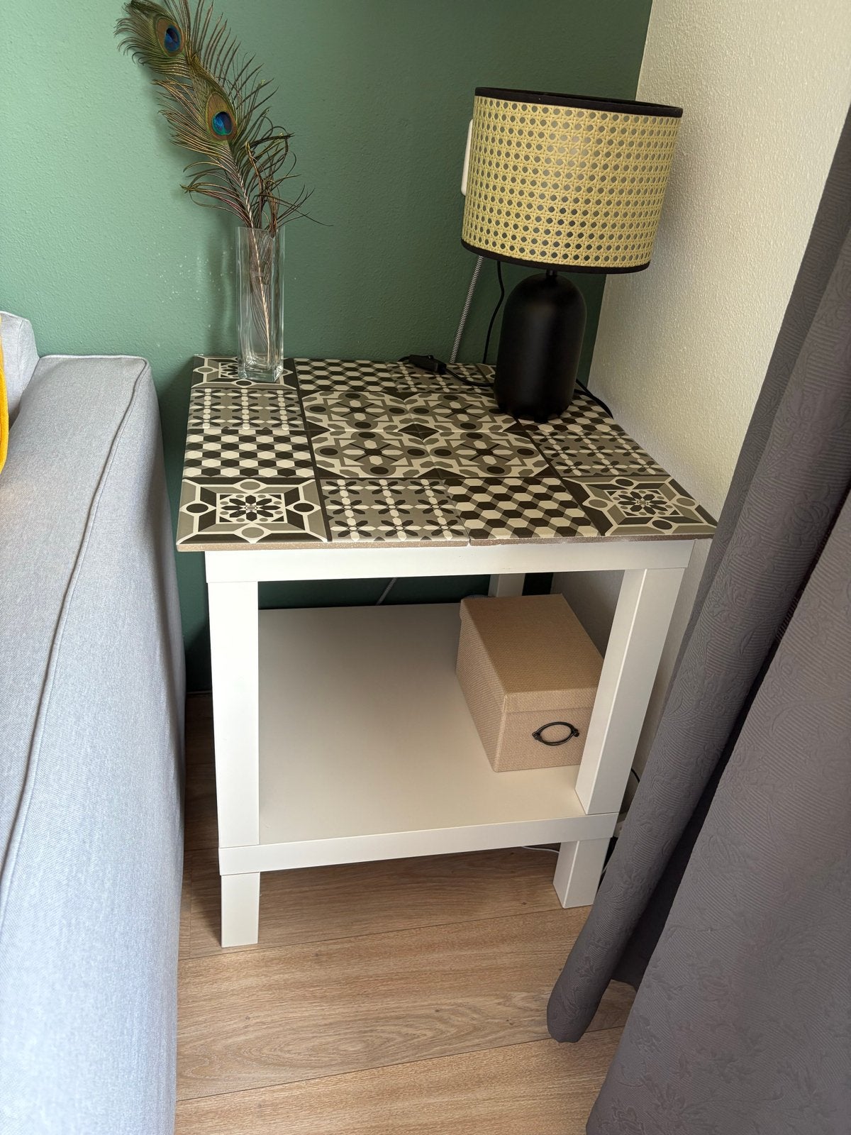 Unieke bijzettafel met tegels - Handgemaakt design, Huis en Inrichting, Tafels | Bijzettafels, Minder dan 55 cm, Vierkant, Zo goed als nieuw