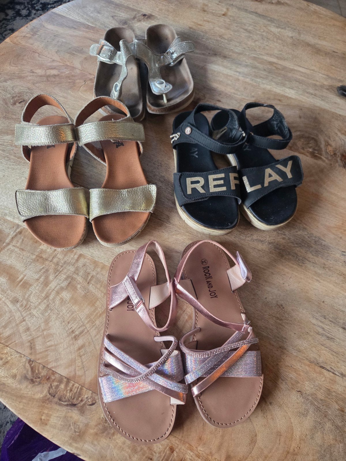 Leuke sandalen/slippers in diverse maten en kleuren, Ophalen of Verzenden, Overige kleuren