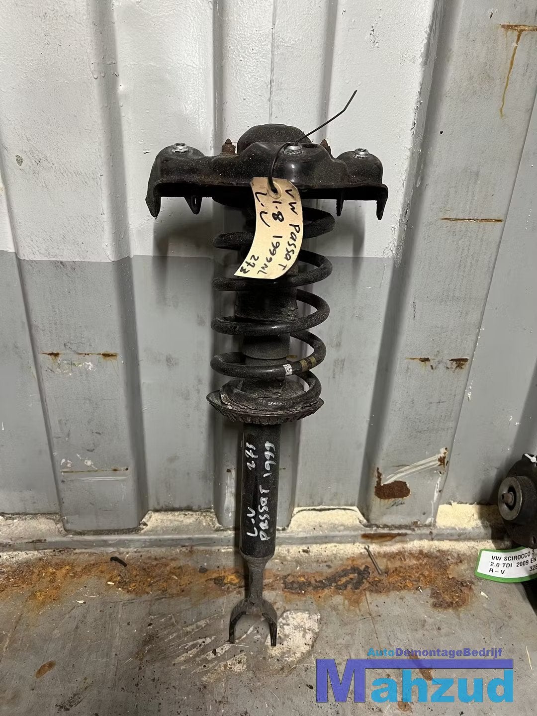 VW PASSAT B5 Links voor veerpoot 1996-2000, Gebruikt, Volkswagen, Volkswagen AG, Berliner Ring 2
38440  Wolfsburg, DE