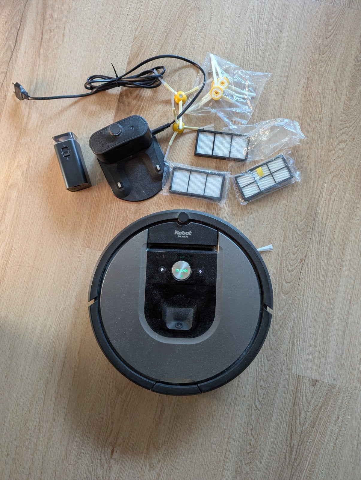 iRobot Roomba Robotstofzuiger met accessoires, Witgoed en Apparatuur, Stofzuigers, Gebruikt, IRobot, Ophalen of Verzenden, Robotstofzuiger
