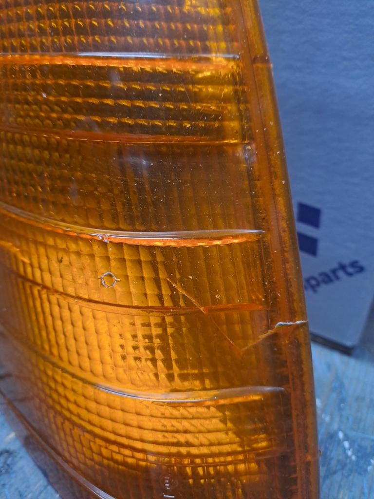 Mercedes-Benz W124 Rechter Richtingaanwijzer Glas met Scheur, Ophalen of Verzenden