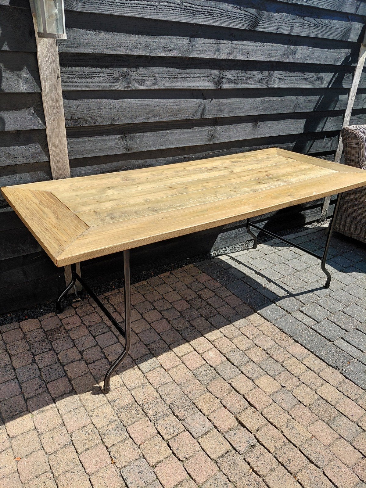 tuintafel van steigerhout met metalen onderstel, Ophalen, Gebruikt, Rechthoekig, Hout