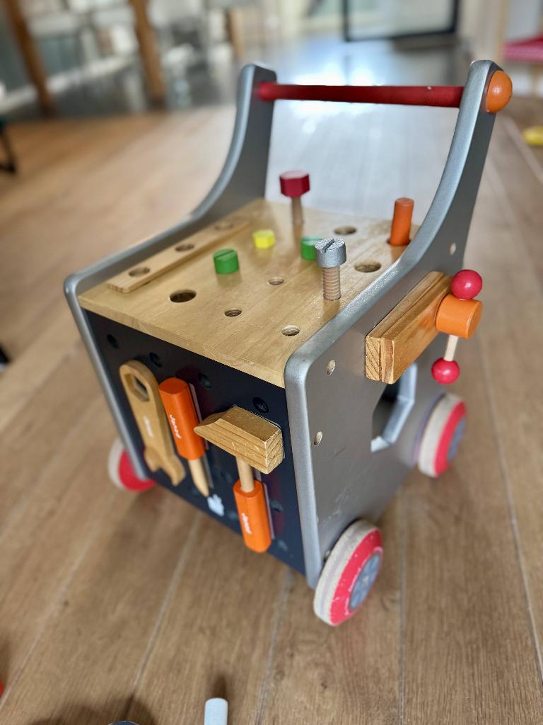 Janod houten gereedschaps-loopwagen, Kinderen en Baby's, Speelgoed | Houten speelgoed, Ophalen, Gebruikt, Duw- of Trekspeelgoed