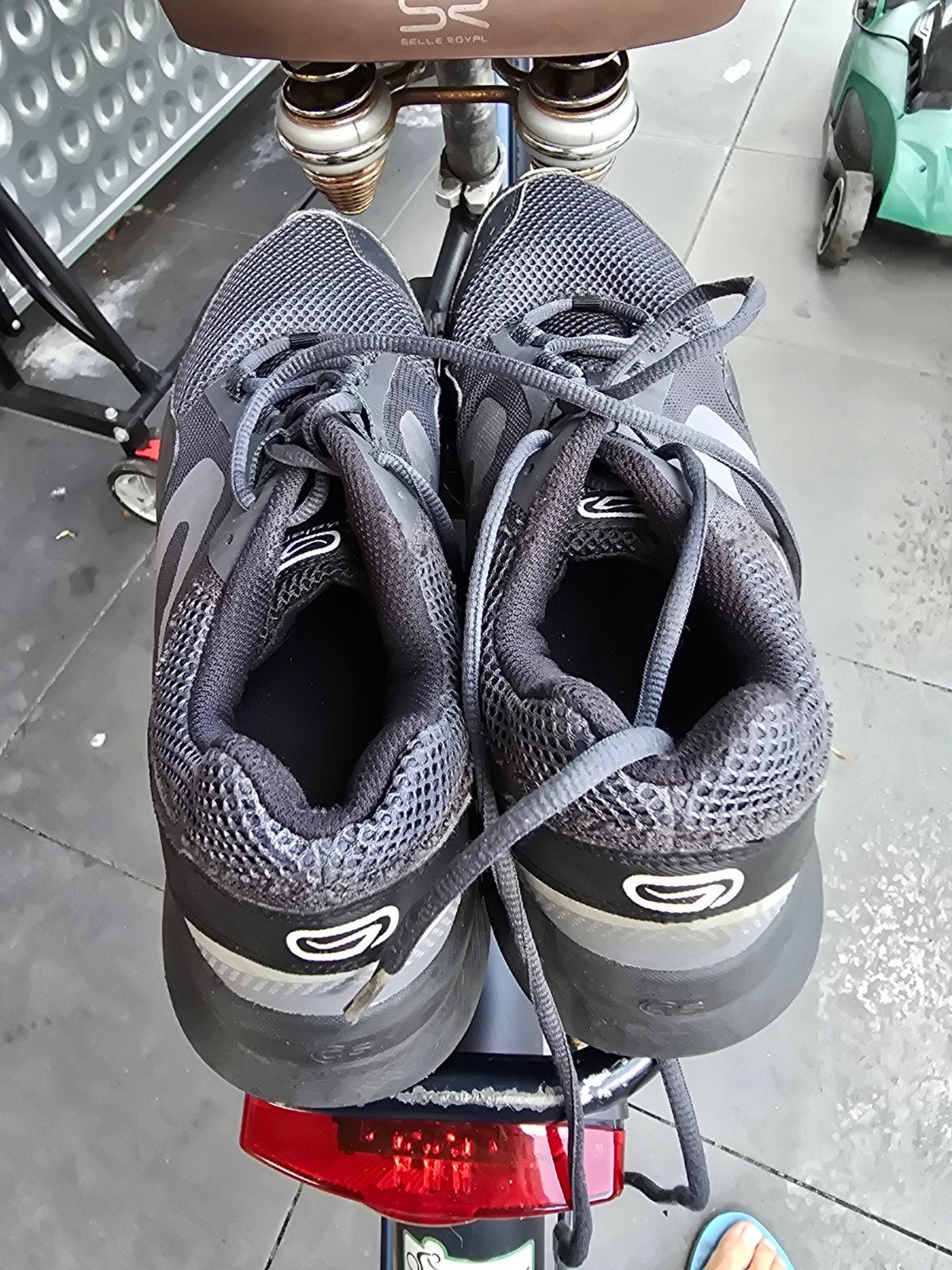 Heren hardloopschoenen - Grijs - Maat 45, Ophalen of Verzenden, Hardlopen of Fietsen, Grijs, Gedragen