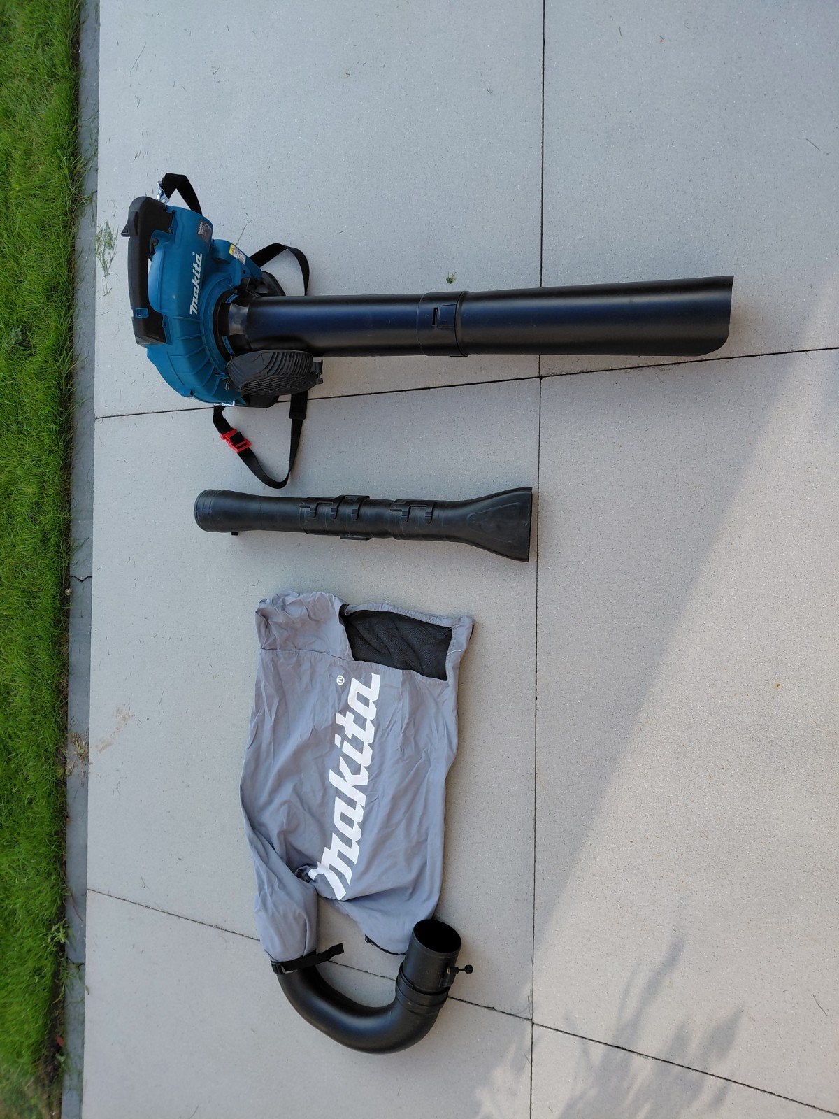 Makita DUB363 bladzuiger en bladblazer, Tuin en Terras, Bladblazers, Ophalen, Met opvangzak, Nieuw, Makita