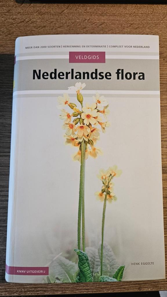 Veldgids Nederlandse flora - Meer dan 2000 soorten, Ophalen of Verzenden, Zo goed als nieuw, Bloemen, Planten en Bomen, Henk Eggelte