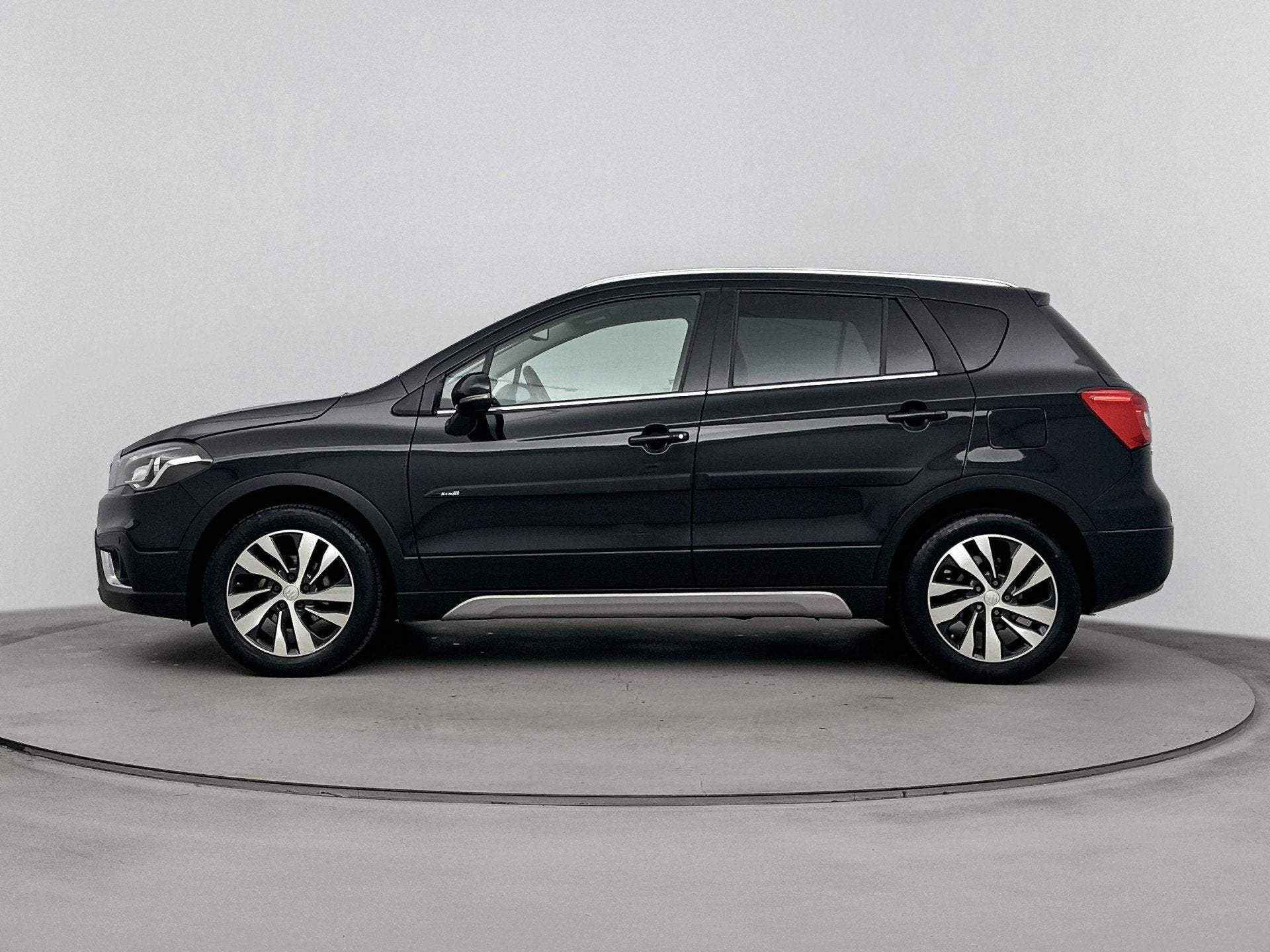 Suzuki S-Cross 1.0 Boosterjet Exclusive Stijl | Parkeersenso, Voorwielaandrijving, 12 maanden, Stof, Gebruikt