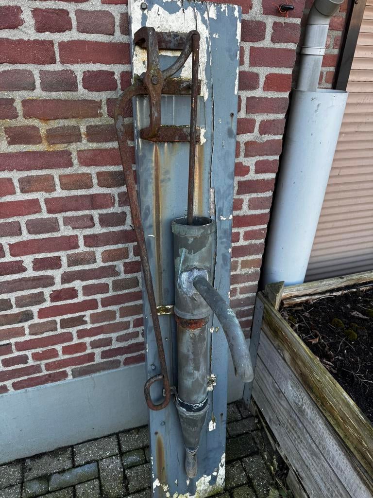 Antieke koperen waterpomp, Ophalen, Gebruikt, Handmatig, Bronpomp