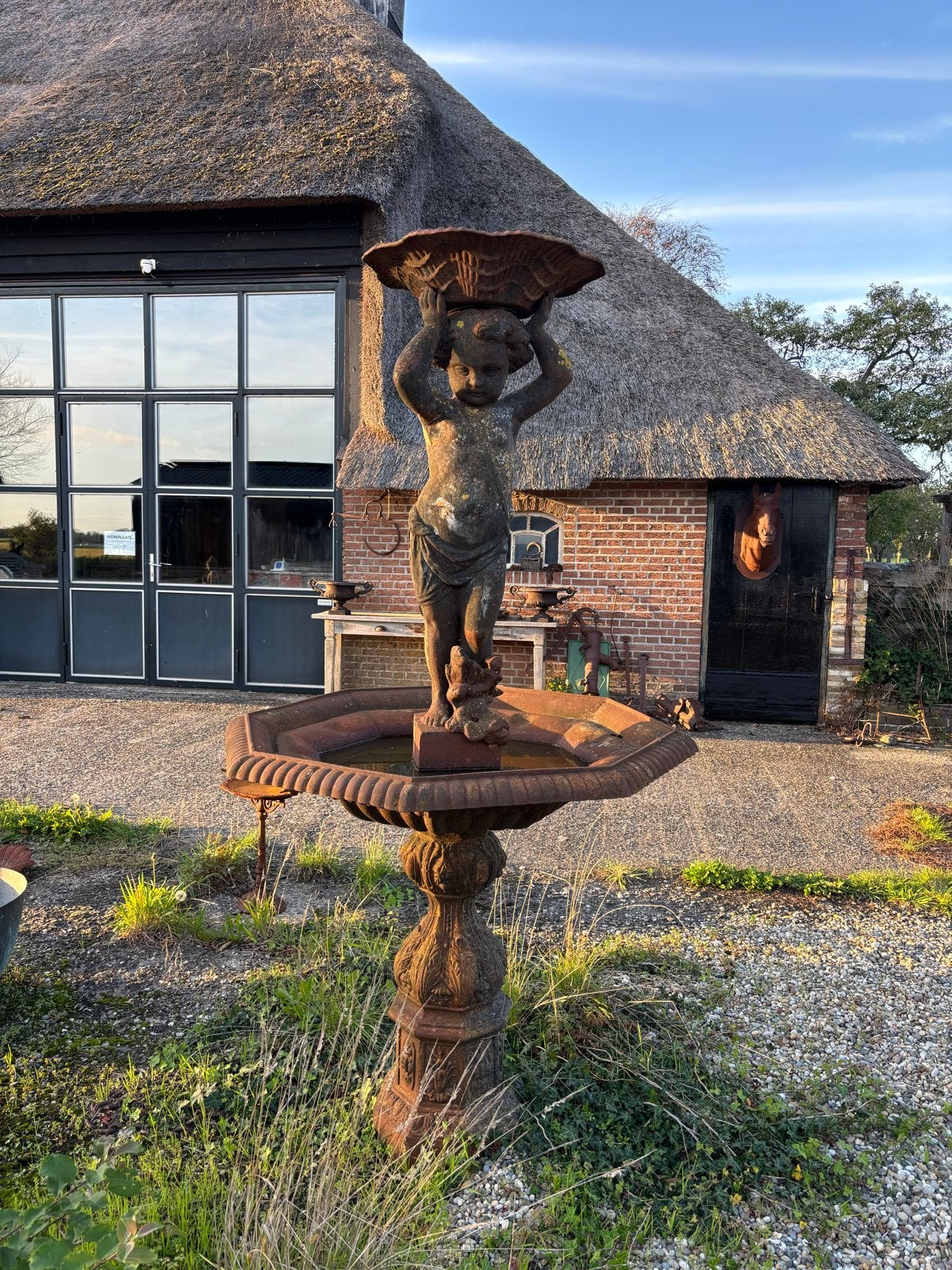 Antieke gietijzeren fontein met putto beeld, Tuin en Terras, Ophalen, Gebruikt, Hoevesteenwijkerwold@gmail.com, Metaal