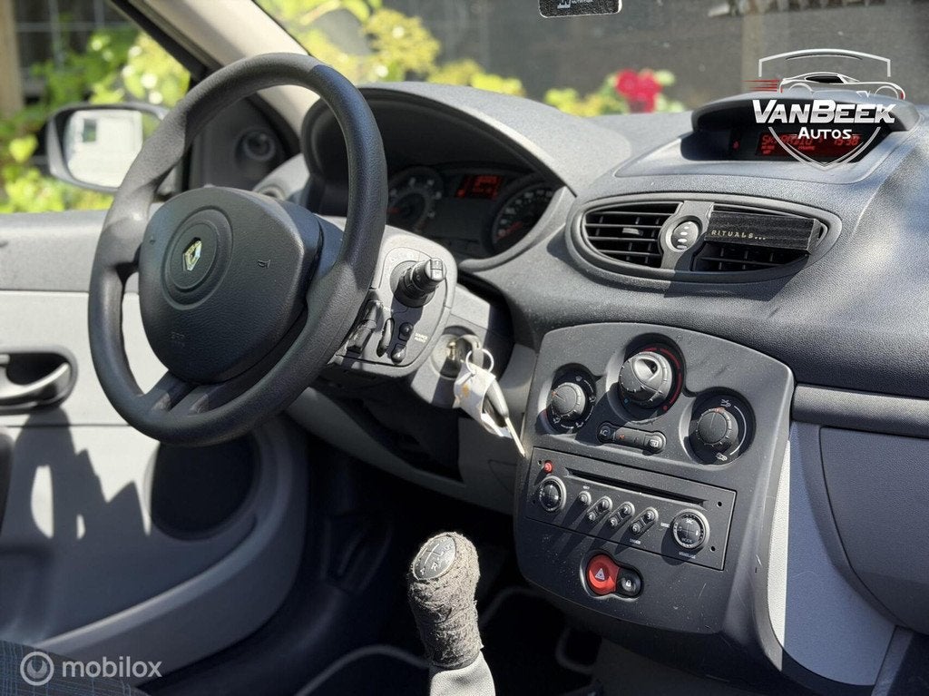 Renault Clio 1.4-16V Business Line, Voorwielaandrijving, Gebruikt, 4 cilinders, Handgeschakeld