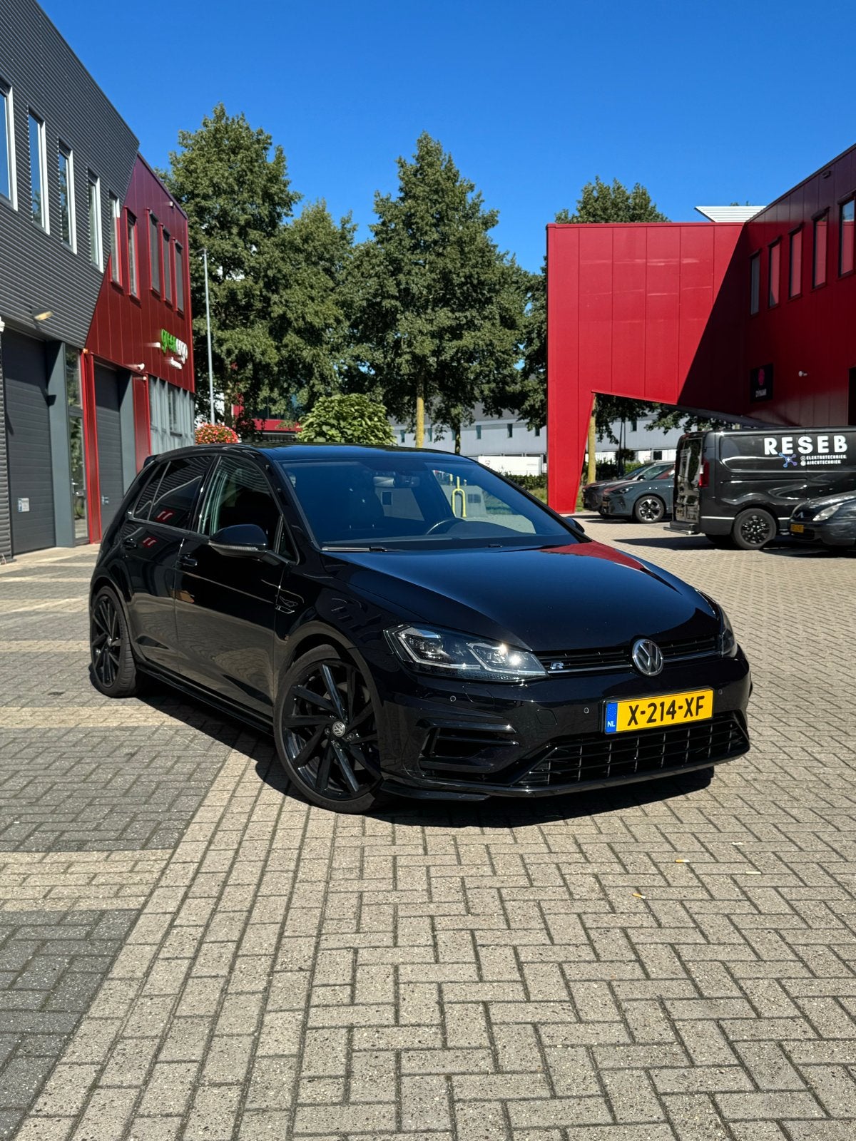 Volkswagen Golf 7.5R 408pk, Automaat, Zwart, 4 cilinders, 1984 cc