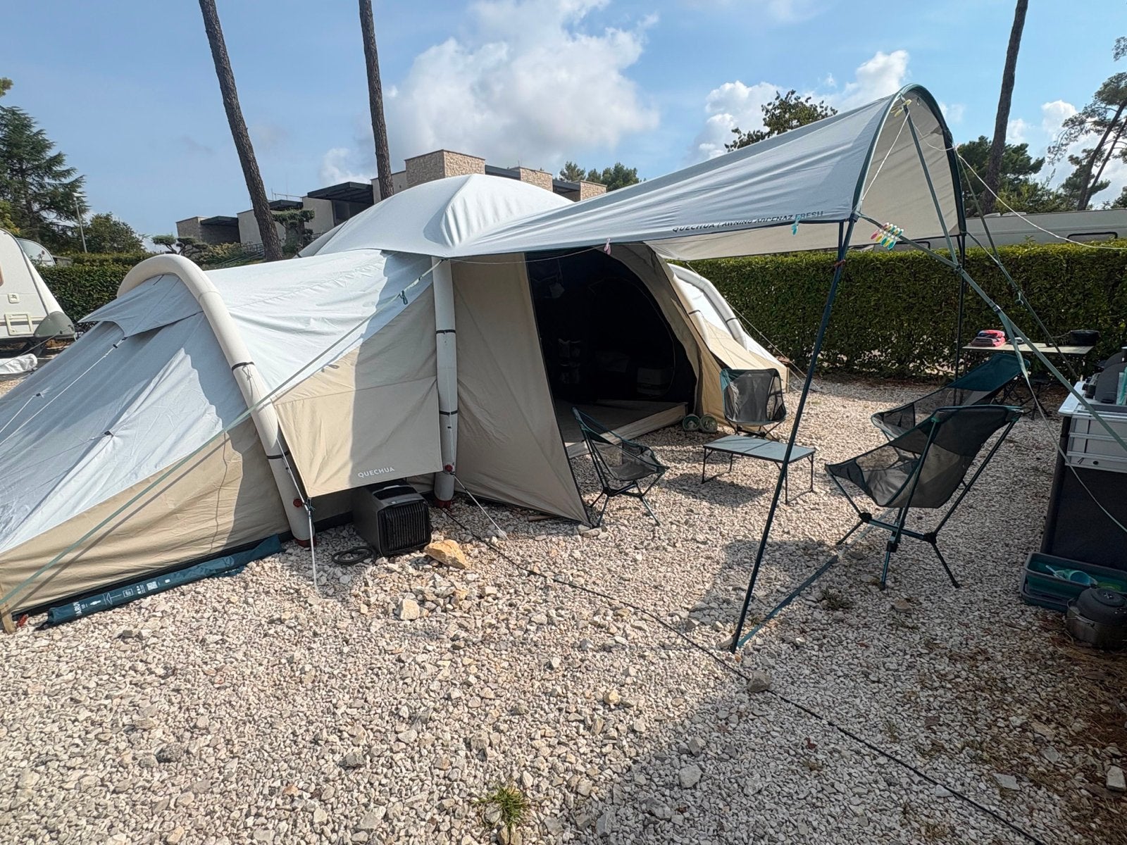 Dechatlon - Grote opblaasbare familietent (8P) - incl luifel, Caravans en Kamperen, Ophalen, Zo goed als nieuw, Meer dan 6