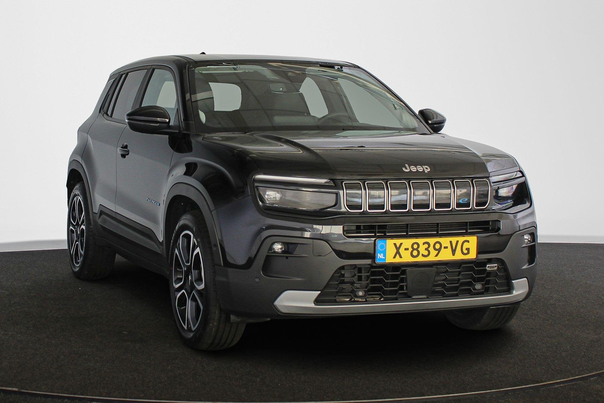 Jeep Avenger Summit 54 kWh Stoelverwarming Camera Keyless Do, Auto's, Gebruikt, 156 pk, Leder en Stof, Zwart